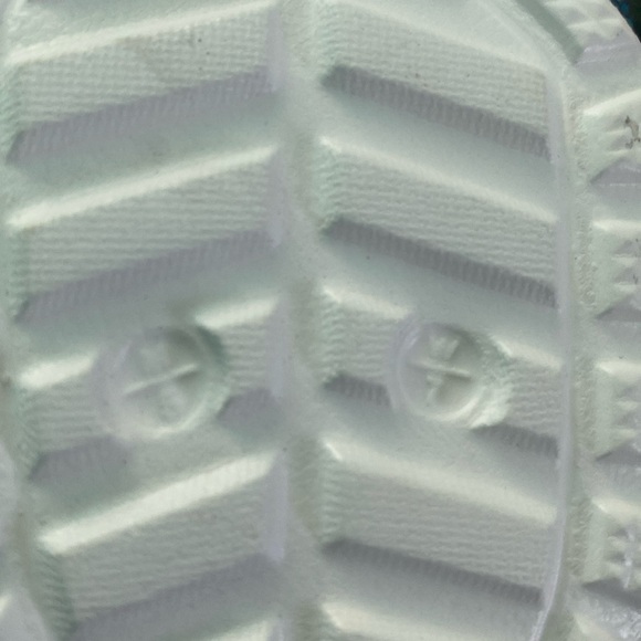 🆕 💚❤️Crocs Classic Lined Holiday Charm Women’s Clog. Size 7 Women’s - Picture 4 of 8